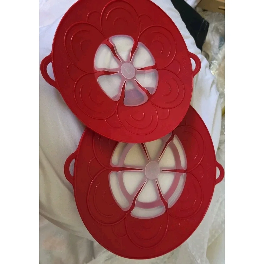 Pampered Chef Red Boil-Over No More Set includes #2422 Small & #2423 Large